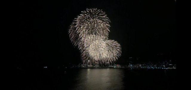 フジタ第二熱海マンションの展望|熱海の花火大会が一面に広がります。