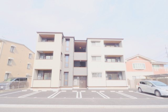 リートネージュの駐車場