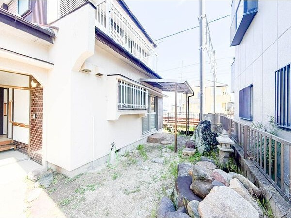 春日井市下屋敷町戸建の庭|お庭が付いています