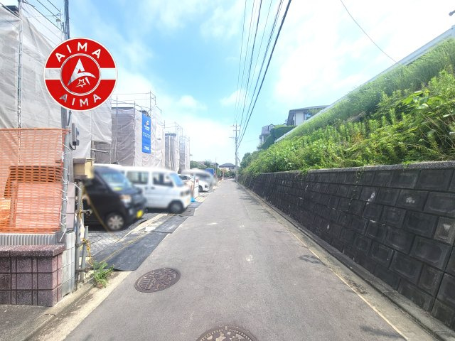 福岡市東区美和台5丁目第2-3棟（1号棟）の外観|前面道路含む現地の写真です。
