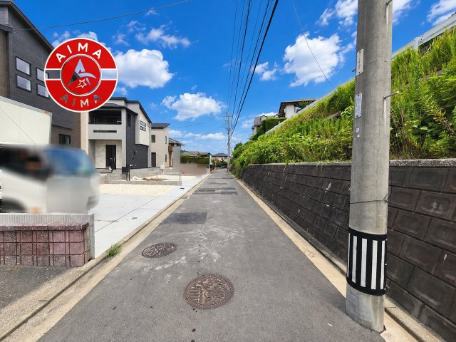 福岡市東区美和台5丁目第2-3棟（1号棟）の外観|前面道路含む現地の写真です。