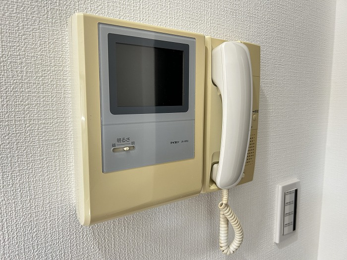 ロマネスク渡辺通第2の防犯設備|テレビモニター付きインターホンなので安心ですね♪