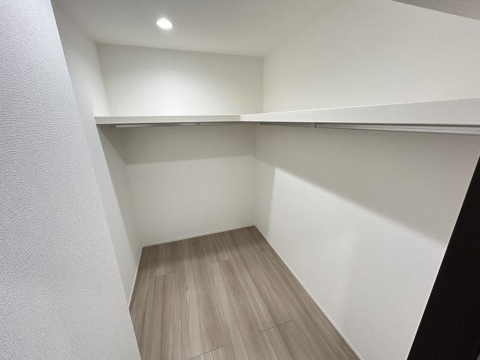 ロマネスク渡辺通第2の収納|凄く大きなウォークインクローゼット♪
収納が大きいのでお部屋を広く使えます☆
