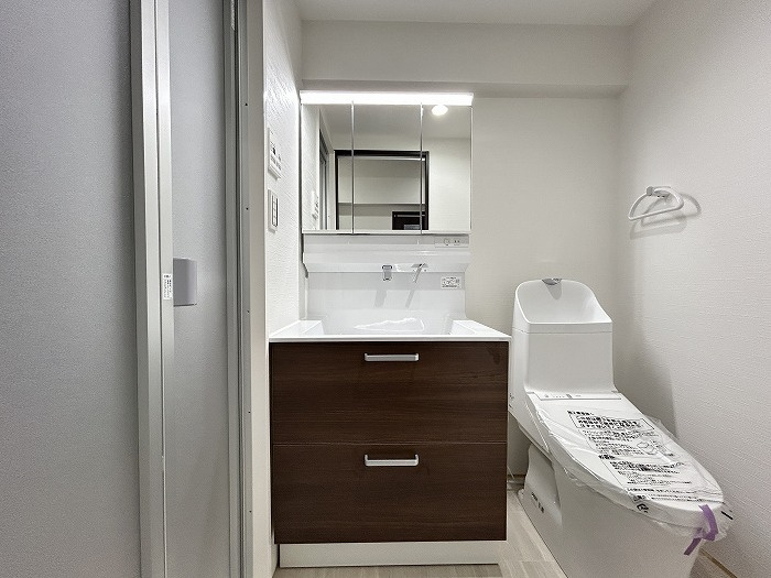 ロマネスク渡辺通第2の独立洗面台|個人的に、リフォームするならこだわりたいランキング第1位！！洗面です。収納豊富な3面鏡は朝の強い味方です☆
