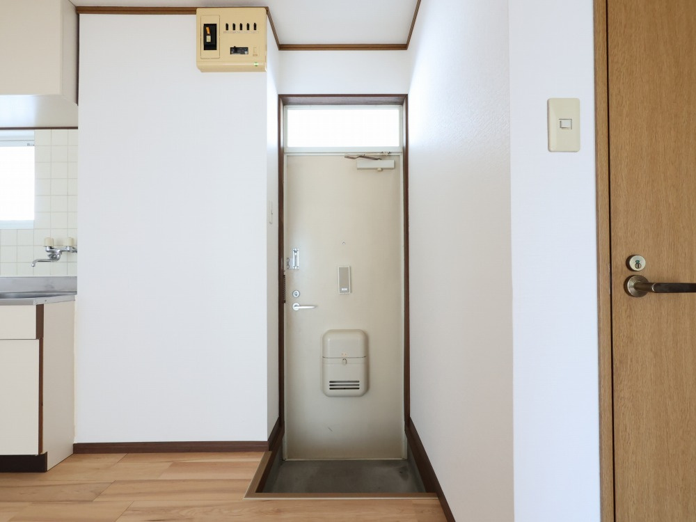 ヒルトップハイツⅡの玄関