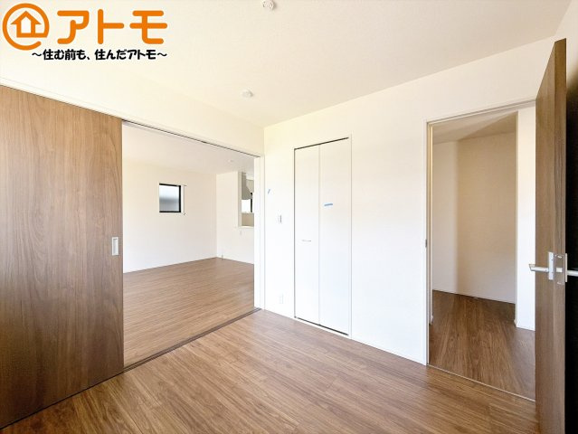【子供部屋】 | 藤枝市時ケ谷　新築戸建　全1棟 | 客間として使うことはもちろん、居室や収納など自由な使い方ができるお部屋です！