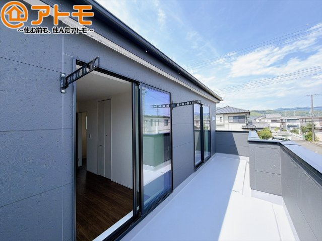【バルコニー】 | 藤枝市時ケ谷　新築戸建　全1棟 | 陽当りの良いバルコニーはお洗濯物はもちろんお布団もふかふかになります♪