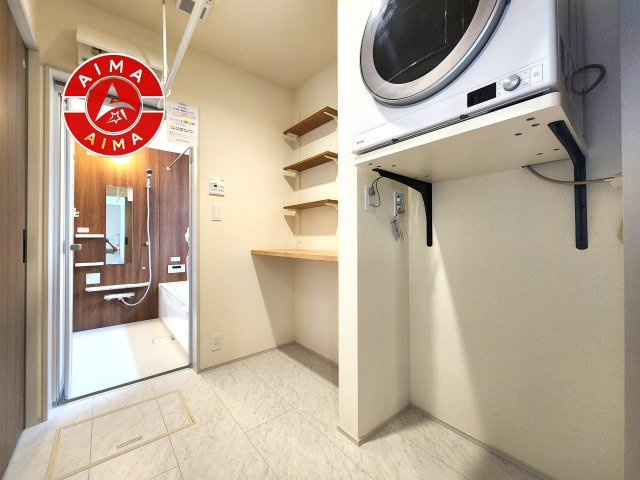 福岡市東区美和台5丁目第2-3棟（2号棟）の内観：施工例|ゆとりの洗面スペースで朝の身支度もスムーズに。暮らしを快適に変えるシャワー付洗面台です！