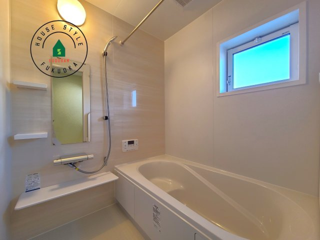 福岡市東区美和台5丁目第2-3棟（2号棟）の内観：施工例|1日の疲れを癒してくれる広々バスルーム。雨の日のお洗濯にも大活躍な浴室乾燥機付です！