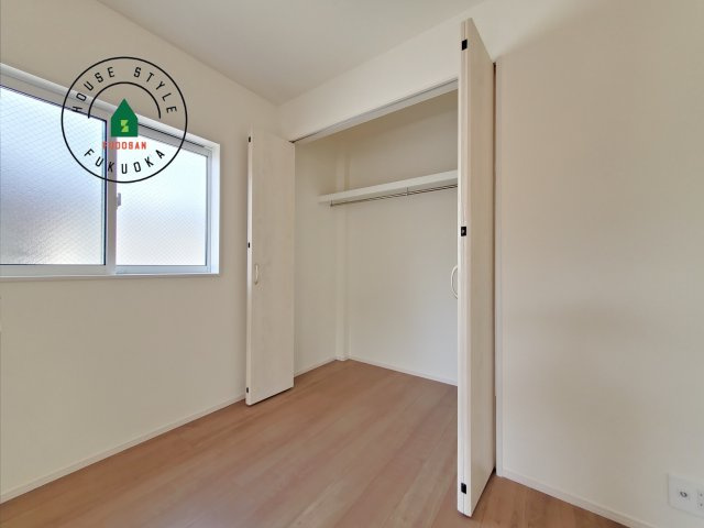 福岡市東区美和台5丁目第2-3棟（2号棟）の内観：施工例|洋服や大きな荷物が多い方や人数の多いご家族などは、一般的なクローゼットよりもウォークインクローゼットのほうが使い勝手が良いです。