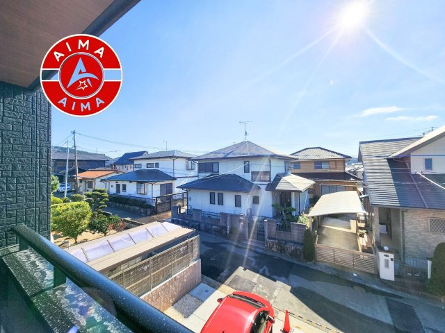 福岡市東区美和台5丁目第2-3棟（2号棟）の展望|窓から緑が見える物件も魅力的です。