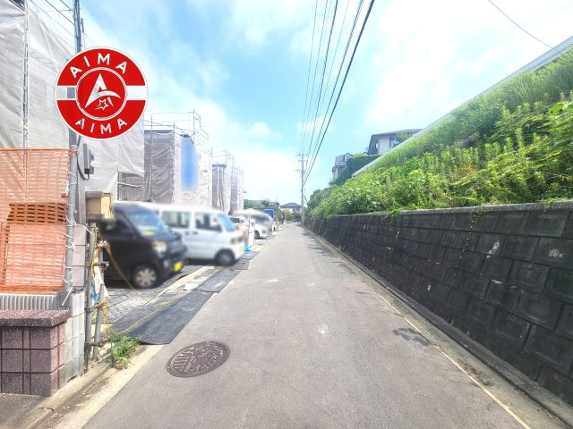 福岡市東区美和台5丁目第2-3棟（2号棟）の外観|前面道路含む現地の写真です。