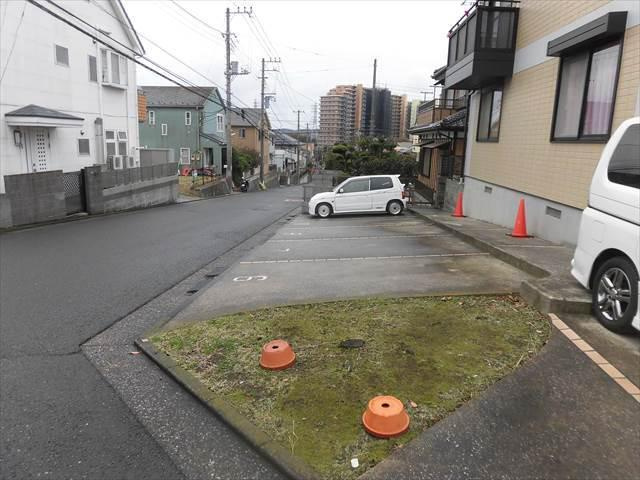コージー湘南山手の駐車場