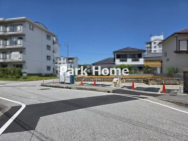高知市鴨部2丁目 -2期2棟1-新築戸建ての前面道路含む現地写真