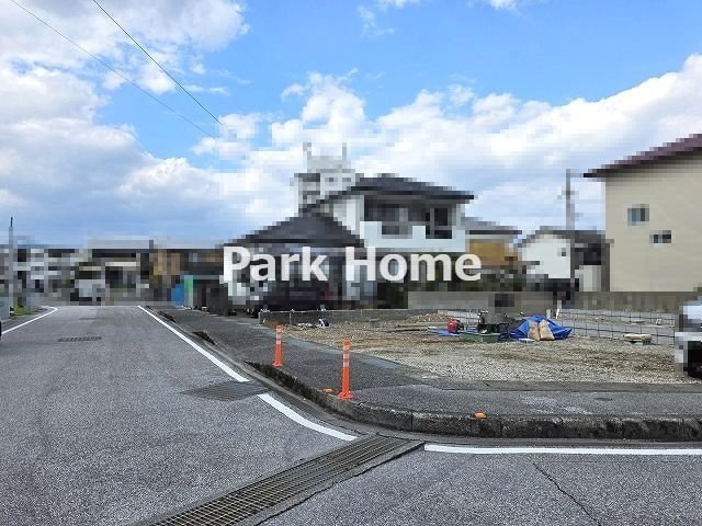 高知市鴨部2丁目 -2期2棟1-新築戸建ての前面道路含む現地写真