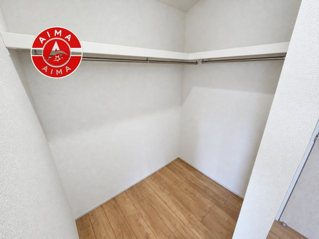 福岡市東区美和台5丁目第2-3棟（3号棟）の収納|洋服や大きな荷物が多い方や人数の多いご家族などは、一般的なクローゼットよりもウォークインクローゼットのほうが使い勝手が良いです。
