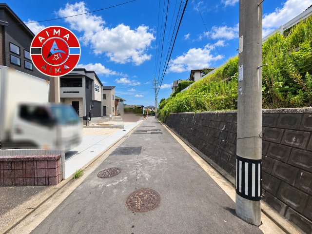 福岡市東区美和台5丁目第2-3棟（3号棟）の外観|前面道路含む現地の写真です。