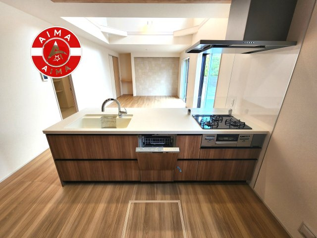 福岡市東区美和台5丁目第2-3棟（3号棟）のキッチン|ご家族を近くに感じられる対面キッチンのLDK。会話もはずみそうですね。