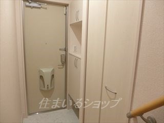 メルヴェーユ　Ⅱの玄関|かざして開閉のカードキー