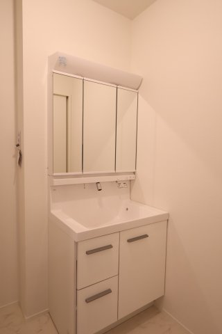 《仲介手数料無料》北区宮原町４丁目63-5新築一戸建てケイアイグレイスの独立洗面台
