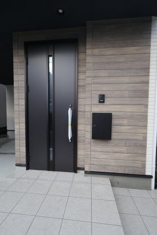《仲介手数料無料》北区宮原町４丁目63-5新築一戸建てケイアイグレイスの玄関