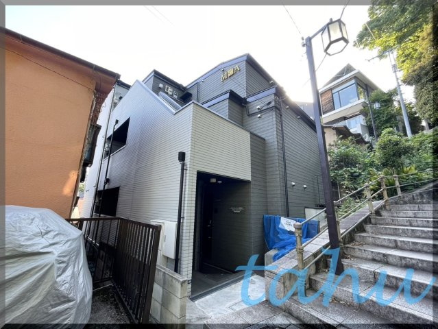 モダンアパートメント高田馬場の外観