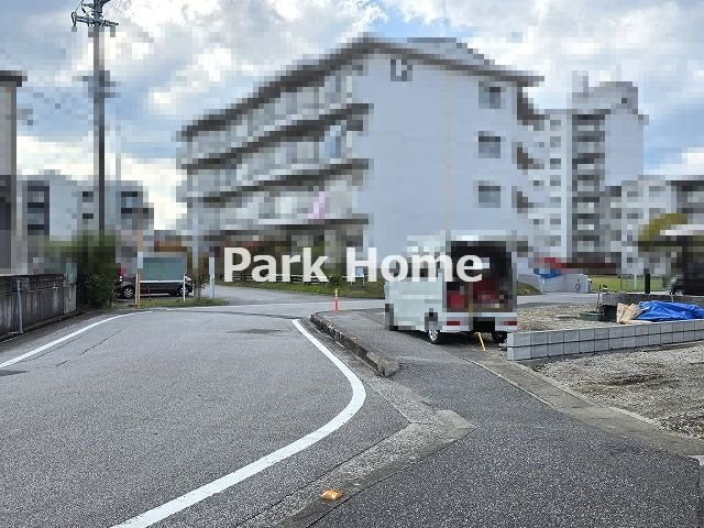 高知市鴨部2丁目 -2期2棟2-新築戸建ての前面道路含む現地写真