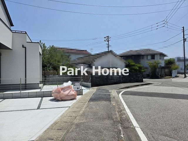 高知市鴨部2丁目 -2期2棟2-新築戸建ての前面道路含む現地写真|2号地