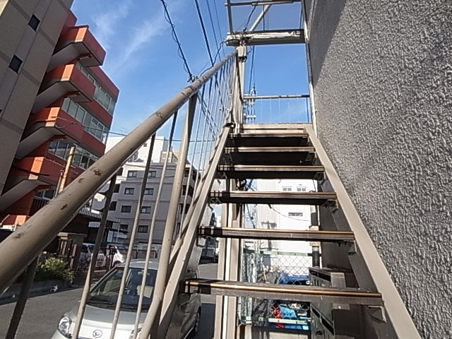 神戸市長田区西尻池町２丁目のアパートのエントランス
