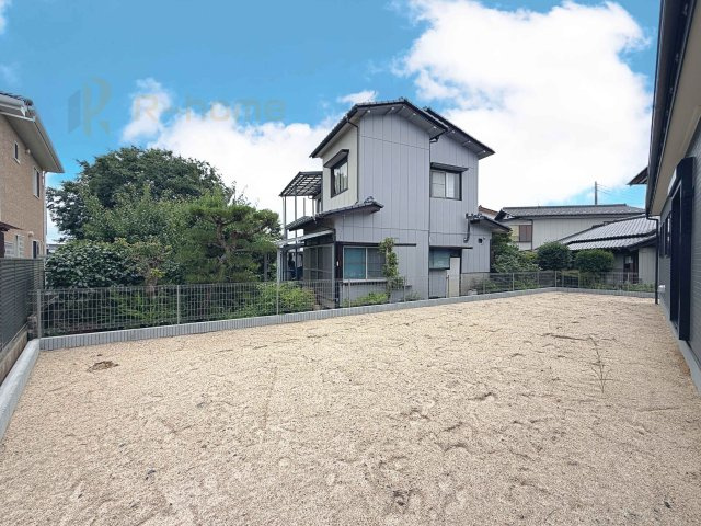 石岡市石岡第9　新築戸建て　1号棟の庭|広々としたお庭でお家時間を満喫！立水栓付きで洗車や水やりもラクラク♪