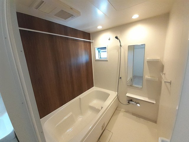 コート・エアリーの浴室|落ち着いた空間のお風呂です