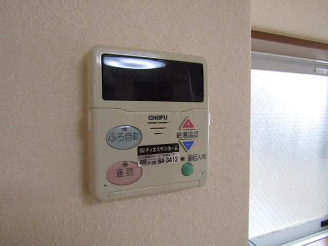 【浴室】 | 西恋ヶ窪２丁目貸家 | 温度調節のできる給湯パネル。