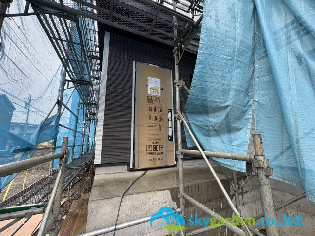 藤沢市本藤沢５丁目　新築戸建　全１棟の玄関|令和８年４月２３日撮影（工事中）
