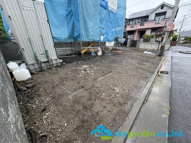 藤沢市本藤沢５丁目　新築戸建　全１棟の駐車場|令和８年４月２３日撮影（工事中）