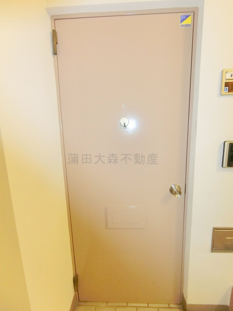 山王パレスの玄関
