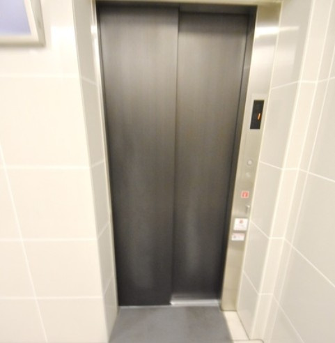 アイル銀座京橋壱番館の玄関