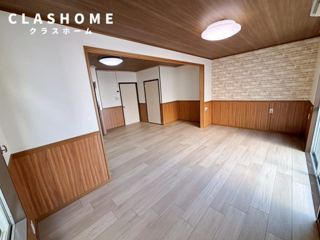 半城土中町戸建の居間・リビング