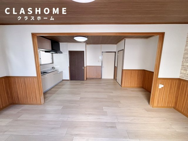 半城土中町戸建の居間・リビング