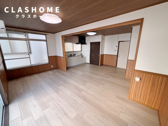 半城土中町戸建の居間・リビング