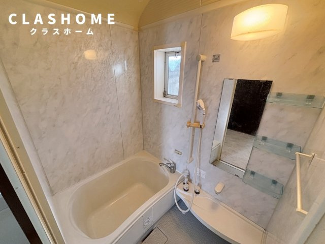 半城土中町戸建の浴室