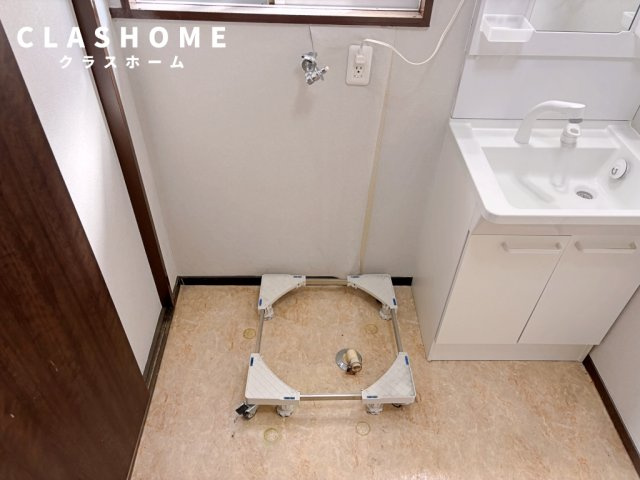 半城土中町戸建の洗面所