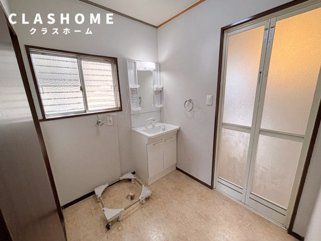 半城土中町戸建の洗面所