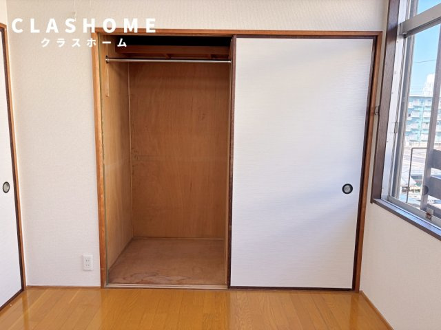 半城土中町戸建の収納