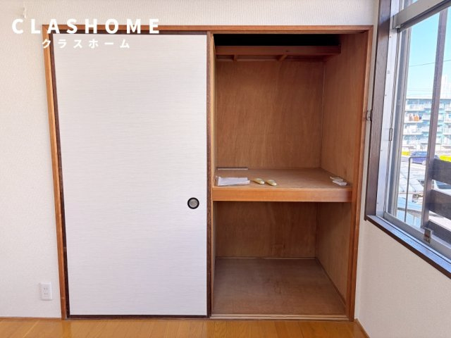 半城土中町戸建の収納