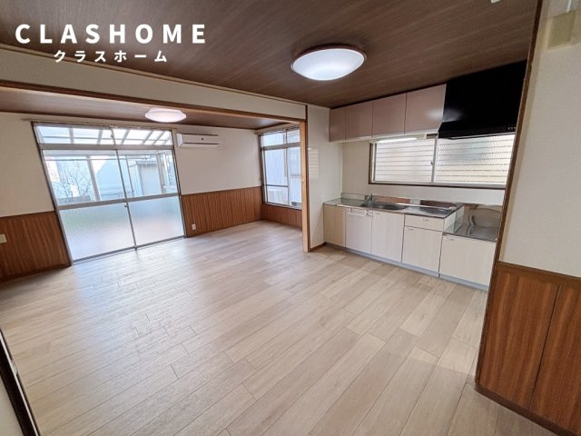 半城土中町戸建の居間・リビング