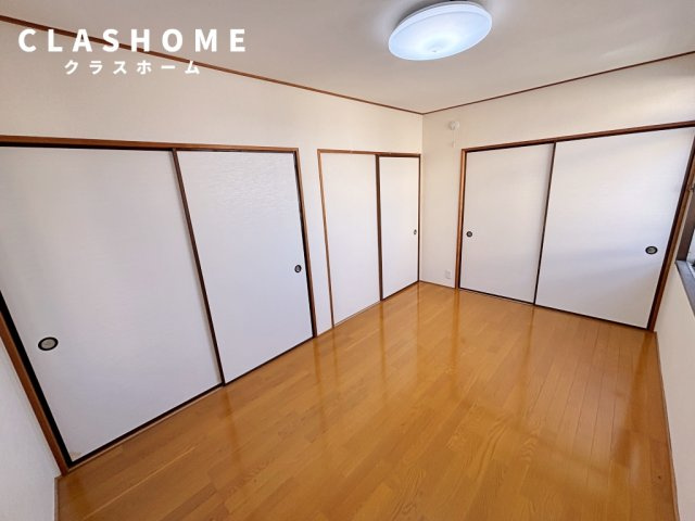 半城土中町戸建の洋室