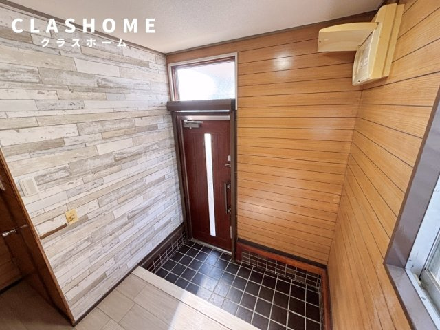 半城土中町戸建の玄関