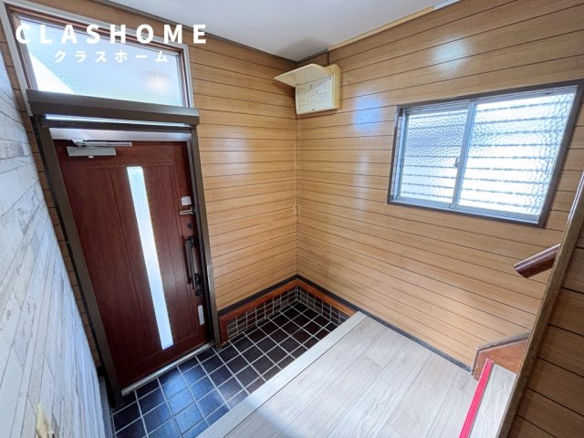 半城土中町戸建の玄関