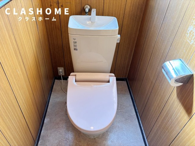 半城土中町戸建のトイレ