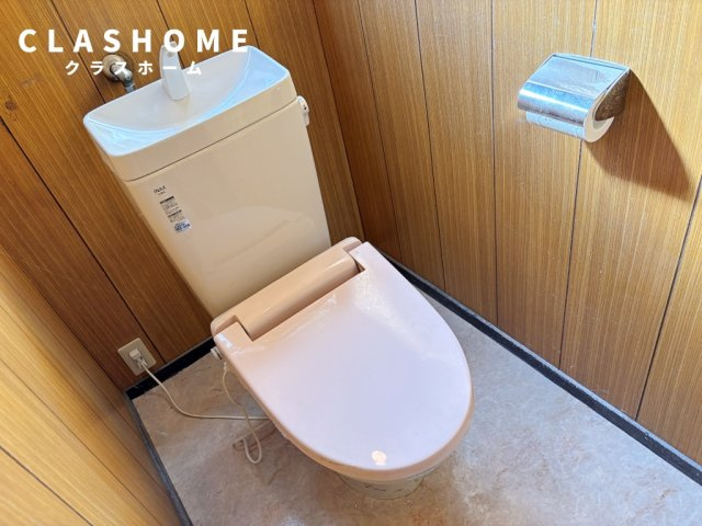 半城土中町戸建のトイレ